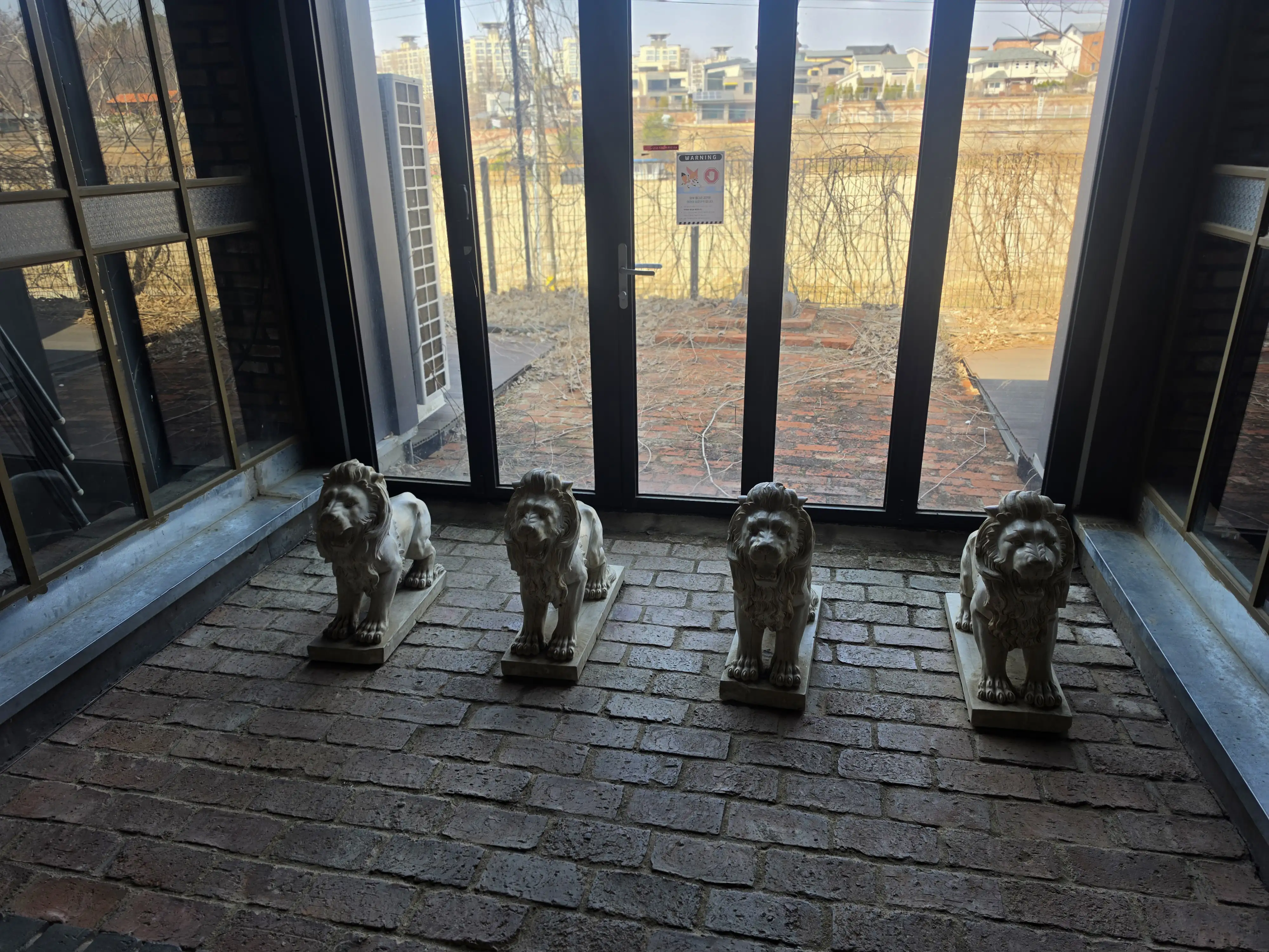 Image in a image block